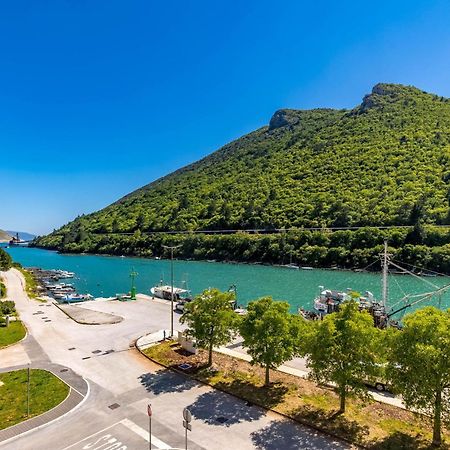 Seafront Villa Andrijana - Happy Rentals 플로민 외부 사진