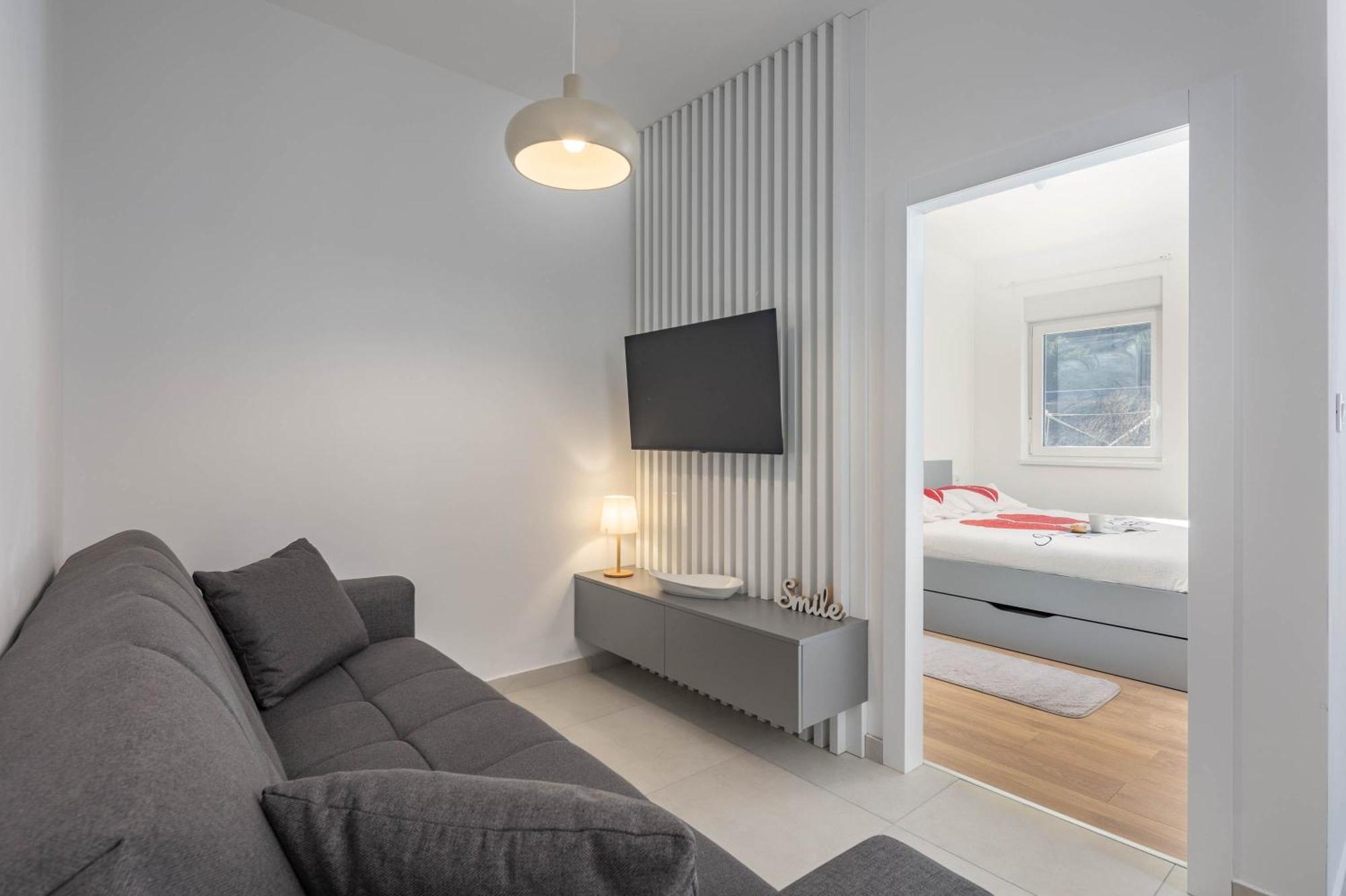 Seafront Villa Andrijana - Happy Rentals 플로민 외부 사진