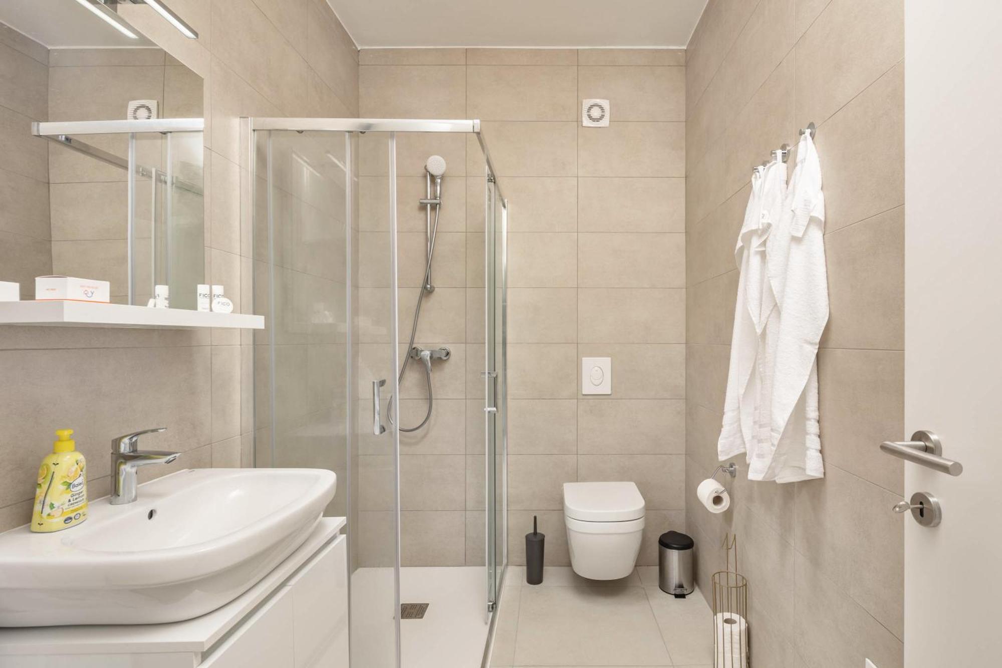 Seafront Villa Andrijana - Happy Rentals 플로민 외부 사진