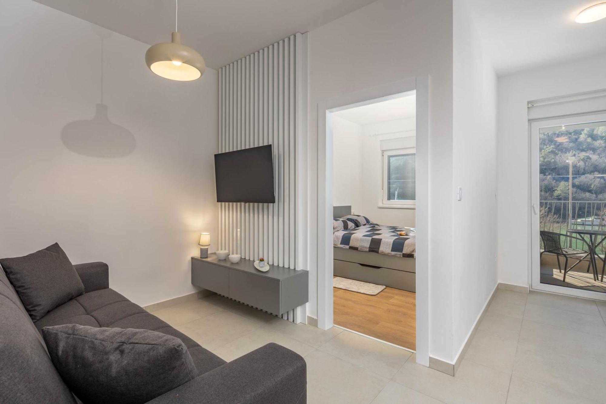 Seafront Villa Andrijana - Happy Rentals 플로민 외부 사진