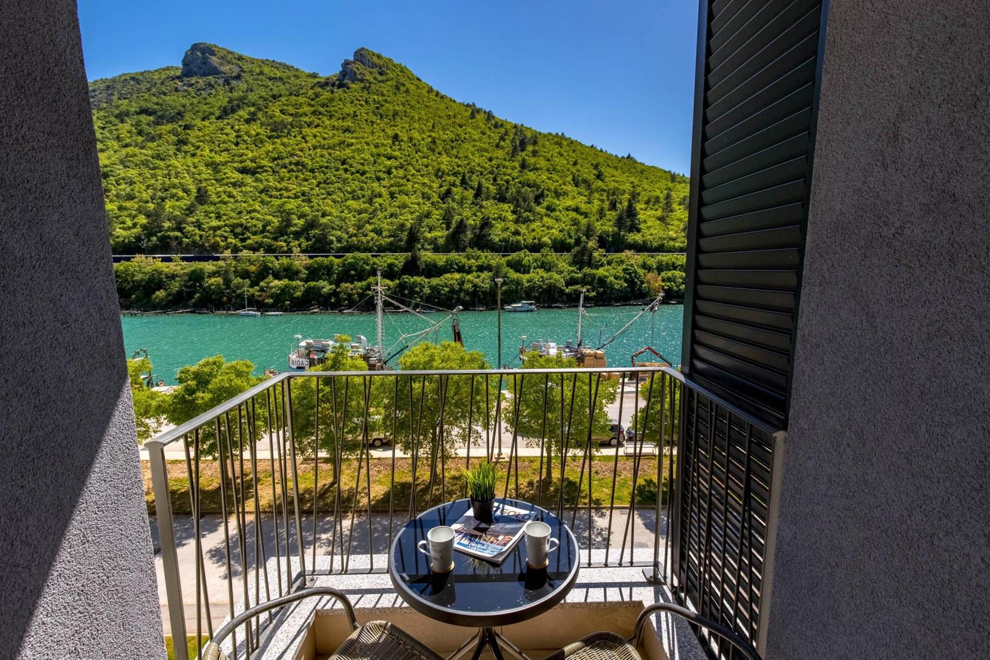 Seafront Villa Andrijana - Happy Rentals 플로민 외부 사진